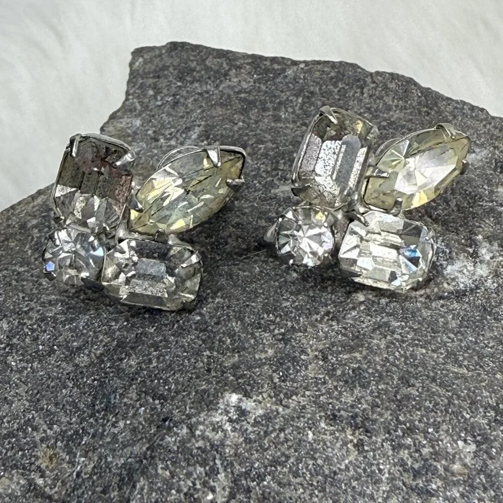 Vintage Rhinestone Screw Back Earrings .75